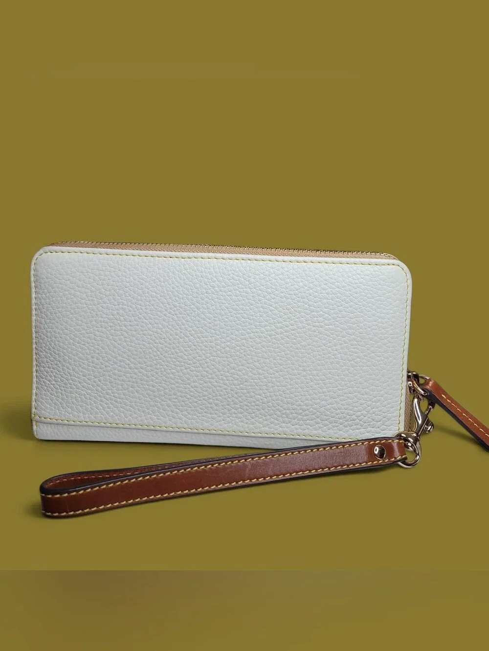 Dooney & Bourke Pebble Grain Large Zip Around Wristlet Like New With Box $208R